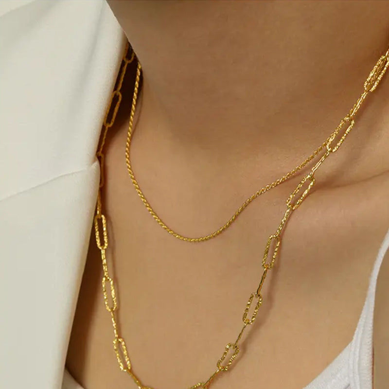 The Frequency Paris-Ibiza classic positivity chain styled with a textured paperclip chain. Chic, fresh, perfect for any occasion. 