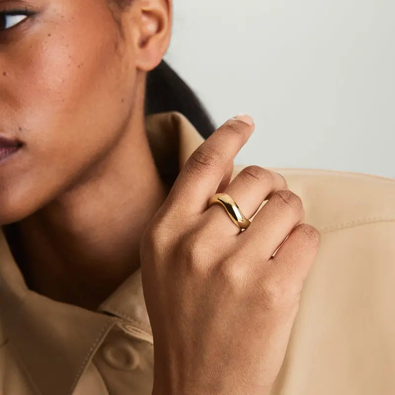 Model wearing the Stillness Ring by Frequency Paris-Ibiza. Elegant, chic, intentional, and stylish 18K gold plated sterling silver.