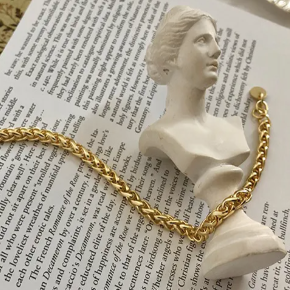 Frequency Paris-Ibiza Destiny Gold Chain Bracelet close up showing interlocking spiga chain design and fine craftsmanship